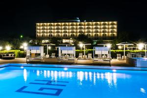 Bazén v ubytování Galaxy Hotel nebo v jeho okolí