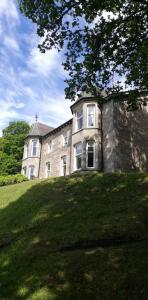 Gallery image of Woodburn ground-floor apartment in quiet setting in Pitlochry in Pitlochry