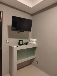 Μια τηλεόραση ή/και κέντρο ψυχαγωγίας στο Apartamento 2 recamaras en el corazón de Cozumel