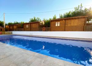 Bazén v ubytování Bungalows Camping Ferrer nebo v jeho okolí