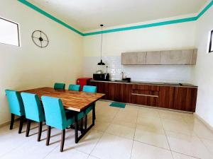 Dapur atau dapur kecil di Charis Pool Villa 1 - 3 Bedroom with Private Pool