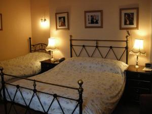 Кровать или кровати в номере Buckingham Hotel