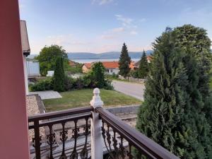 a balcony with a view of a yard at Guest House Lona in Golubac