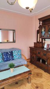 Uma área de estar em Cozy room in Kaunas