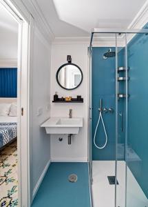 Ένα μπάνιο στο Capri Blue Luxury Villa Le Tre Monelle