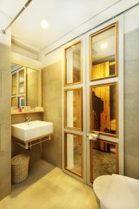 Ванная комната в Greenhost Boutique Hotel Prawirotaman