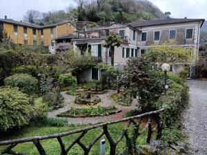 A garden outside Le ortensie di Villa Vittoria nel verde a pochi minuti di auto dalle spiagge
