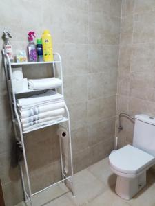 a bathroom with a toilet and towels on a towel rack at Agréable appartement au coeur de Guéliz, Marrakech in Marrakech +14 photos