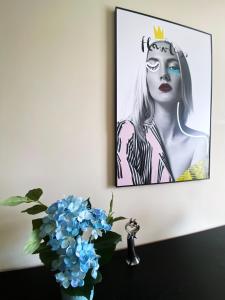 Televízia a/alebo spoločenská miestnosť v ubytovaní Comfort Apartment 2 rooms 65m2