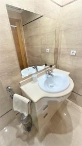 een badkamer met een wastafel en een spiegel bij BEACH VALENCIA 21 - Luxury Apartament on Beach in Valencia