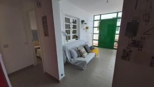 Łóżko lub łóżka w pokoju w obiekcie Ailana Suite Vistas al Mar y con Piscina