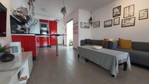 Kuchnia lub aneks kuchenny w obiekcie Ailana Suite Vistas al Mar y con Piscina