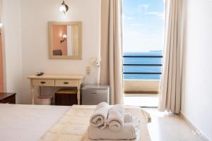 Llit o llits en una habitació de Arilla Beach Hotel