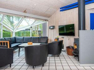 Gallery image of 10 person holiday home in Glesborg in Fjellerup Strand