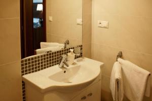 Kúpeľňa v ubytovaní Hotel Barbakan + 37 fotografií