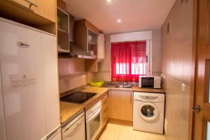 Küche/Küchenzeile in der Unterkunft Apartamentos Be Suites Mar de Azahar