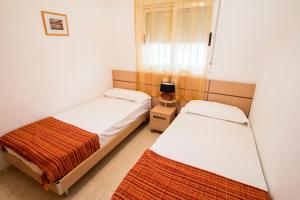 Ein Bett oder Betten in einem Zimmer der Unterkunft Apartamentos Be Suites Mar de Azahar