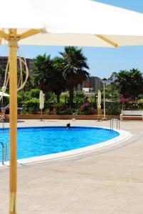 a swimming pool with a person in the water at Apartamentos Be Suites Mar de Azahar in Oropesa del Mar
