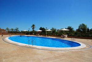 Der Swimmingpool an oder in der Nähe von Apartamentos Be Suites Mar de Azahar