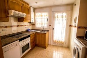 Küche/Küchenzeile in der Unterkunft Apartamentos Be Suites Mar de Azahar