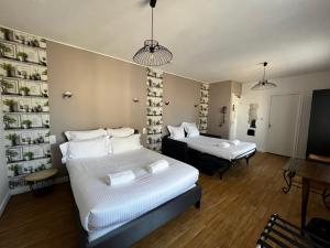 A bed or beds in a room at Hotel Les Montois