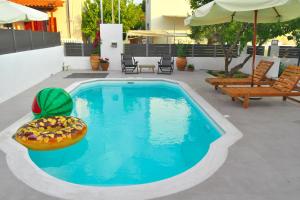 Bazén v ubytovaní Giovana's pool house alebo v jeho blízkosti