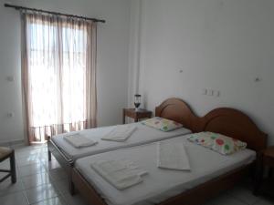 Postel nebo postele na pokoji v ubytování Explore Santorini