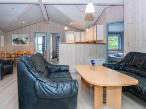 Posezení v ubytování 8 person holiday home in Børkop-By Traum
