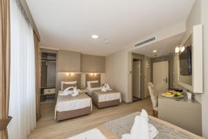 A bed or beds in a room at Marcello Hotel Még 37 kép