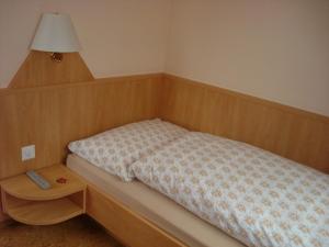 Letto o letti in una camera di Hotel Gasthof Kreuz