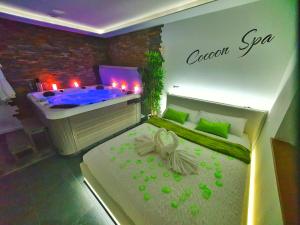 Fotografia z galérie ubytovania COCOON SPA-4 Pers-Jacuzzi-Parking-Jardin-Clim-Colmar v destinácii Holtzwihr