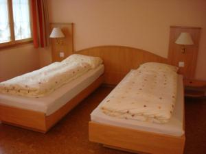 Letto o letti in una camera di Hotel Gasthof Kreuz