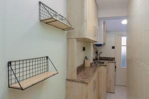 Kuchnia lub aneks kuchenny w obiekcie Buhardilla de diseño en pleno centro de Santander