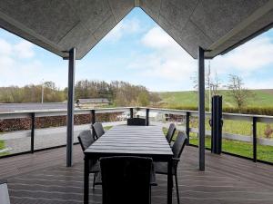 Balkón nebo terasa v ubytování 8 person holiday home in Roslev-By Traum