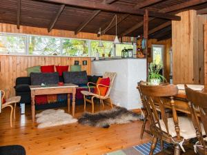 Posezení v ubytování 4 person holiday home in Grenaa-By Traum