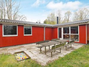 Gallery image of Ten-Bedroom Holiday home in Øster Assels in Sillerslev