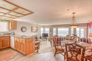 a kitchen and living room with a table and chairs at Whalers Rest in Depoe Bay
