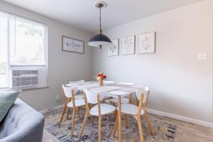 费尔维尤帕克Georgetown Villas 2-1c King and Queen Bedrooms ideal for long stays!的相册照片