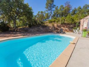 Basen w obiekcie Villa in Vidauban with Pool and BBQ Terrace lub w pobliżu