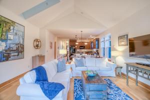 Χώρος καθιστικού στο Short Walks MCA 983 - Meredith Lodging