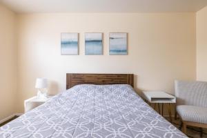 a bedroom with a bed and two chairs at Georgetown Villas 2-1b Ideal for long stays! in Fairview Park
