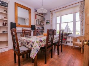Η κουζίνα ή μικρή κουζίνα στο 6 Gloster Terrace