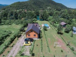 an aerial view of a house and a yellow car at Guest House VEZ Bihac in Bihać