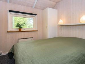 Een bed of bedden in een kamer bij Holiday home Ebeltoft CLXXXVII