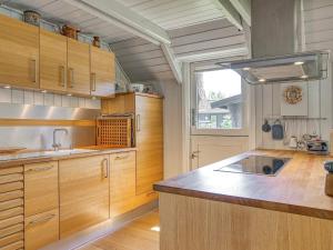 Kuchyň nebo kuchyňský kout v ubytování Holiday home Væggerløse CCXIV + 22 fotografií