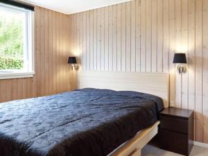 En eller flere senge i et værelse på Holiday home Holbæk XV