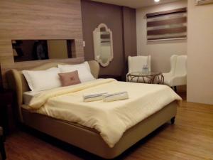 Voodi või voodid majutusasutuse Malabon Grand Hotel and Events Place toas