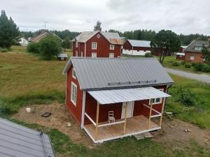 an overhead view of a red barn with a metal roof at Przystanek Amsele in Åmsele