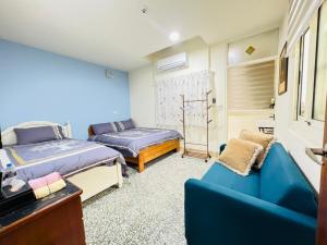A bed or beds in a room at Qianshun Homestay