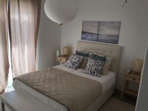 A bed or beds in a room at Tarifa Sol y Sal